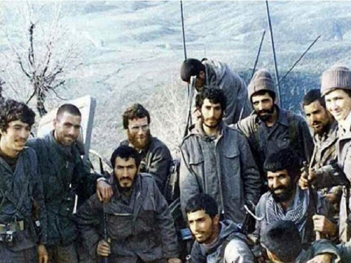 آزادسازی سنندج به دست رزمندگان اصفهانی را در «پاسداران تنگه اُحد» بخوانید