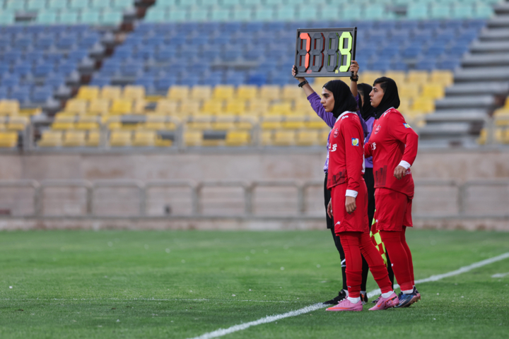 فوتبال ایلام نیازمند زمین چمن استاندارد و حمایت مالی است