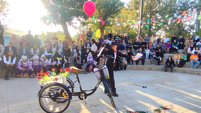 درخشش توان‌خواهان بر روی صحنه تئاتر چهارمین روز از جشنواره خیابانی مریوان