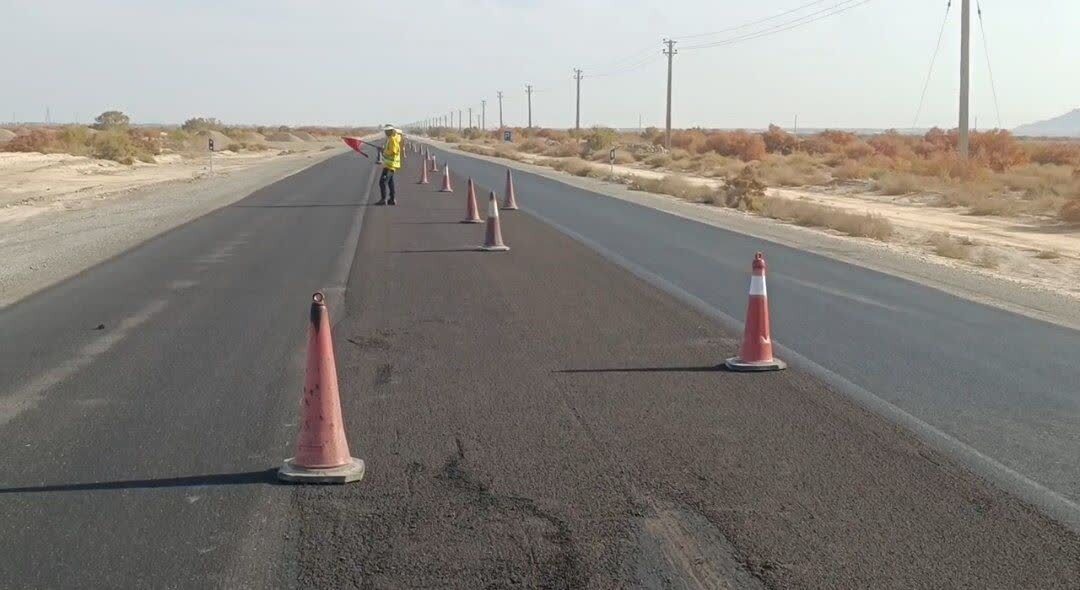 اجرای آسفالت حفاظتی مسیر‌های خاتم و مروست