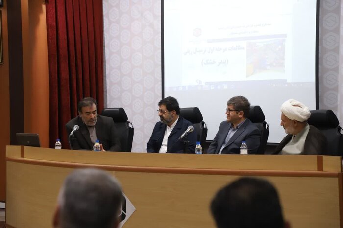 معاون وزیر راه: توسعه خطوط ریلی اقتصاد قم را رونق می‌بخشد