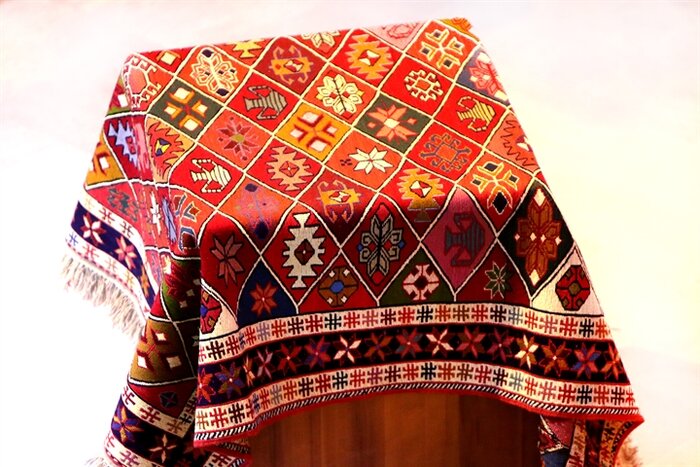گلیم عنبران نمین، تار و پود هویت و هنر ایرانی
