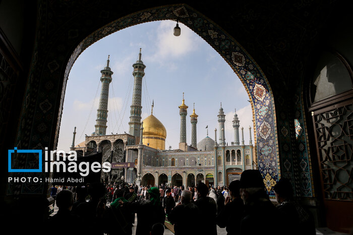 قم در سوگ اربعین شهدای کربلا؛ از حرم معصومه(س) تا جمکران در سایه پرچم‌های سیاه