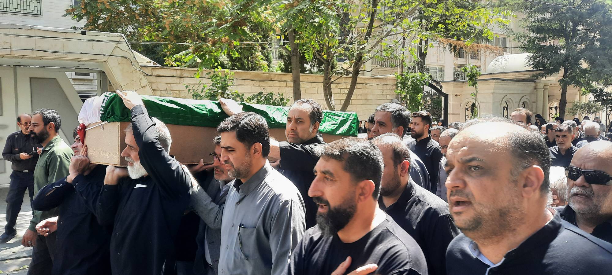 تشییع پیکر پدر شهید پارسا در کرج