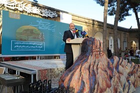 برگزاری مراسم نکوداشت نامداران فرهنگ و هنر ایلام در قلعه تاریخی والی