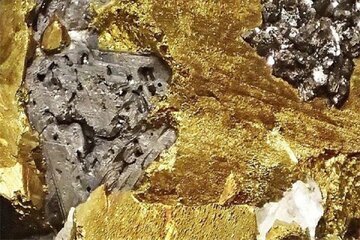 استخراج یک میلیون و ۲۷۴ هزار تن کانسنگ طلا در خراسان جنوبی