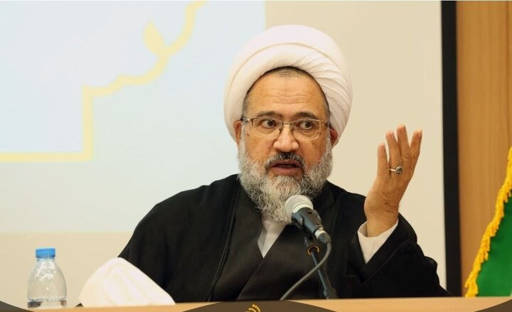 عضو جامعه مدرسین: برخی حرف‌ها و رفتارهای ملبسین جوان خجالت‌آور است