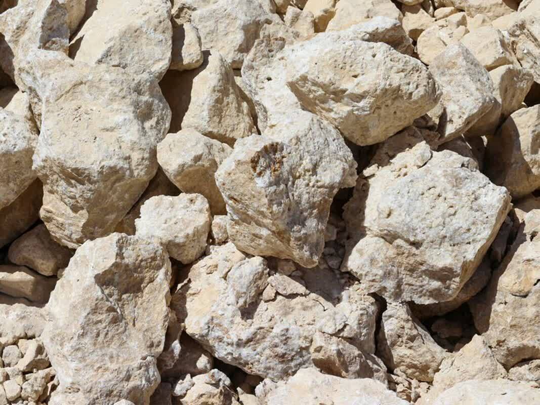 توقیف محموله سنگ سلستین غیرمجاز در دامغان
