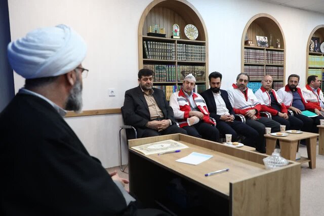 لباس هلال‌احمر نماد آرامش و تسکین در شرایط بحرانی‌ست