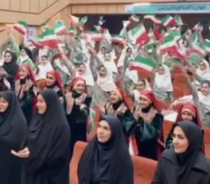 جشن کودکان ایلامی در استقبال از پرتاب ماهواره‌های سه‌گانه