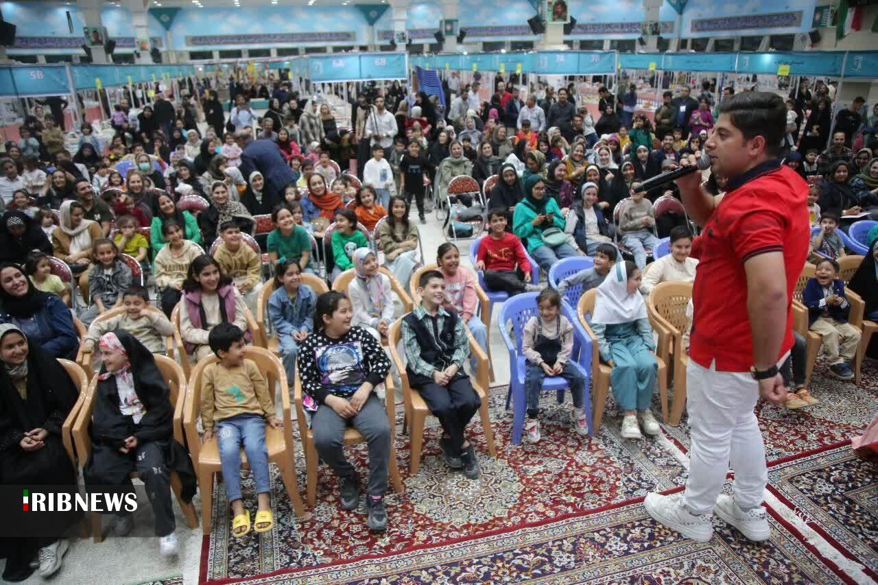 حضور پرشور مردم در شب فرهنگی نمایشگاه کتاب بجنورد